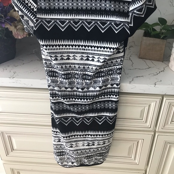 Cute Patterned Dress - Picture 3 of 3